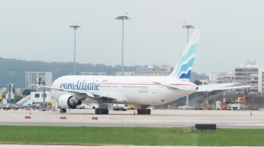 CS-TFT (26208) 1993 Boeing 767-3Y0/ER