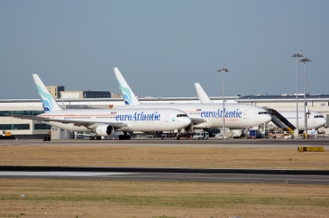 CS-TFT (26208) 1993 Boeing 767-3Y0/ER