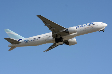 CS-TSX (32784) 2004 Boeing 777-243ER