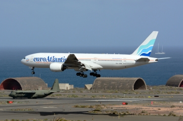 CS-TFM (cn 28513) Boeing 777-212ER