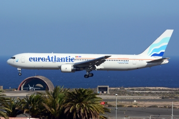 CS-TFT (26208) 1993 Boeing 767-3Y0/ER