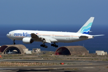 CS-TFM (cn 28513) Boeing 777-212ER