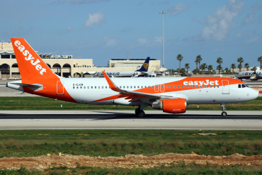 G-EJCM (5917) 2013 Airbus A320-214(WL)