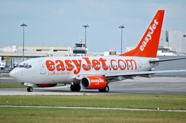 G-EZJB (30236) 2000 Boeing 737-73V
