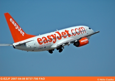 G-EZJF (30243) 2001 Boeing 737-73V