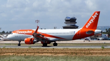 G-EZOO (6606) 2015 Airbus A320-214(WL)