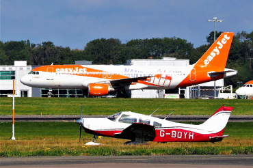 G-EZUC (4591) 2011 Airbus A320-214