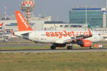 G-EZWI (5592) 2013 Airbus A320-214 WL