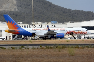 G-LSAC (25488) 1992 Boeing 757-23A(WL)