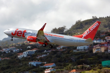 G-GDFS (32243) 2001 Boeing 737-86N(WL)