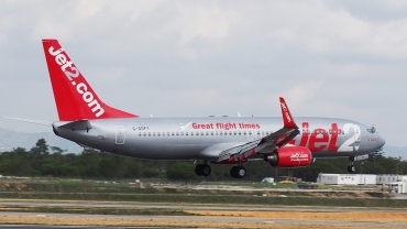 G-GDFY (30278) 2001 Boeing 737-86Q(WL)