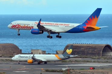 G-LSAC (25488) 1992 Boeing 757-23A(WL)