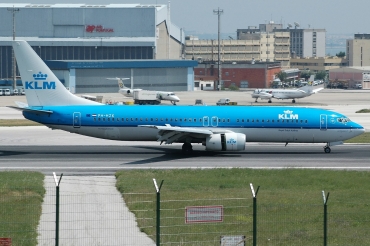 PH-HZK (30390) 2000 Boeing 737-8K2(WL)