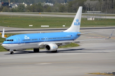PH-BXL (30359) 2000 Boeing 737-8K2(WL)