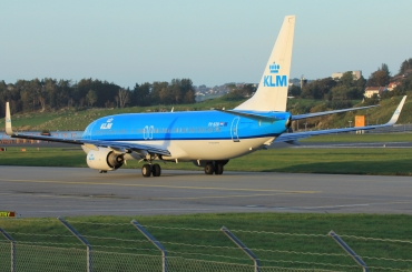 PH-BXN (30356) 2000 Boeing 737-8K2(WL)