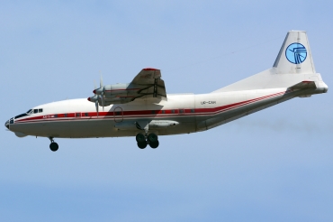 UR-CAH (8345604) 1968 Antonov An-12BK