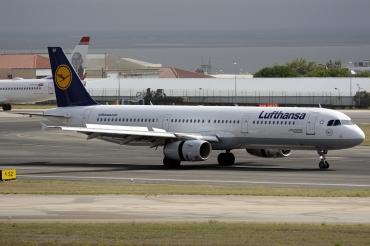 D-AISR (3987) 2009 Airbus A321-231