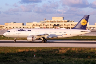 D-AIQU (1365) 2000 Airbus A320-211