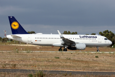 D-AIUM (6577) 2015 Airbus A320-214