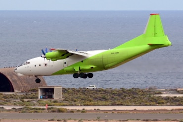 UR-KDM (02348107) 1972 Antonov An-12