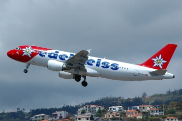 HB-IHX (942) 1998 Airbus A320-214