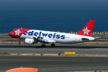 HB-IHX (942) 1998 Airbus A320-214