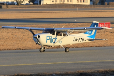 LN-FTH (172S11200) Cessna 172S