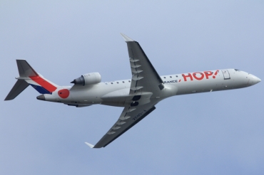 F-GRZK (10198) 2004 Bombardier CRJ-701