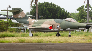 5660 (56) McDonnell RF-101A Voodoo