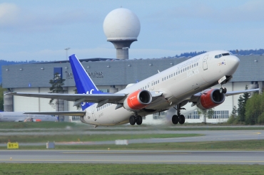LN-RRT (28326) 2001 Boeing 737-883