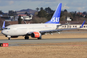 LN-TUM (29098) 2002 Boeing 737-705(WL)
