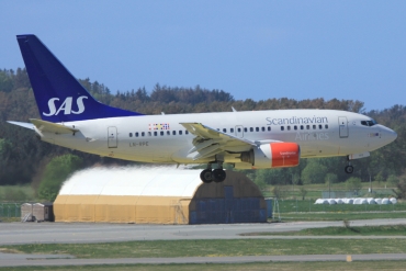 LN-RPE (28306) 1999 Boeing 737-683