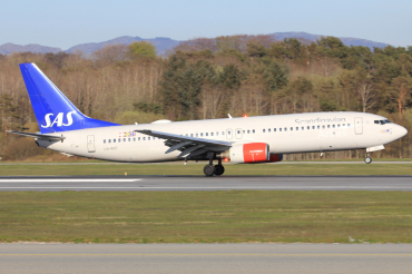 LN-RRT (28326) 2001 Boeing 737-883