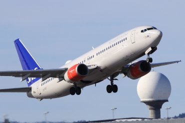 LN-RRT (28326) 2001 Boeing 737-883