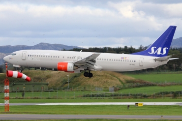 LN-RRU (28327) 2002 Boeing 737-883