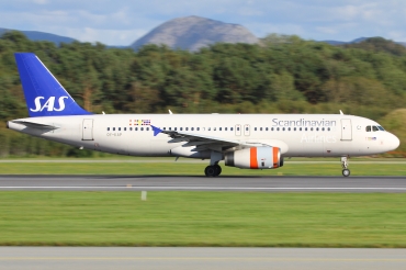OY-KAP (cn 3086) Airbus A320-232