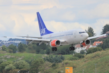 LN-RRZ (28295) 1998 Boeing 737-683