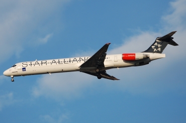 OY-KHE (49604) 1988 McDonnell Douglas MD-82