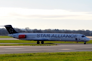 OY-KHE (49604) 1988 McDonnell Douglas MD-82