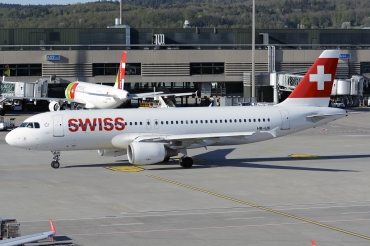 HB-IJX (1762) 2002 Airbus A320-214