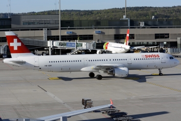 HB-IOM (4534) 2010 Airbus A321-212