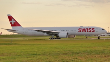 HB-JNF, (cn 44587), Boeing 777-3DE