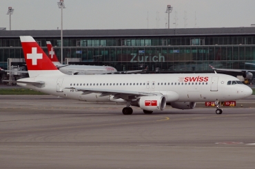 HB-IJK (cn 0596) Airbus A320-214