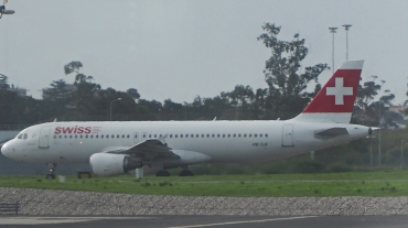HB-IJF (562) 1995 Airbus A320-214