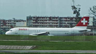 HB-IJF (562) 1995 Airbus A320-214