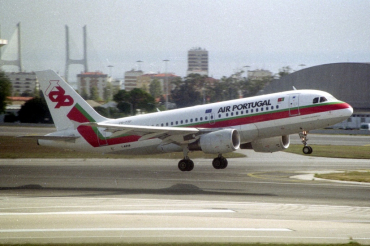 CS-TTF (837) 1998 Airbus A319-111