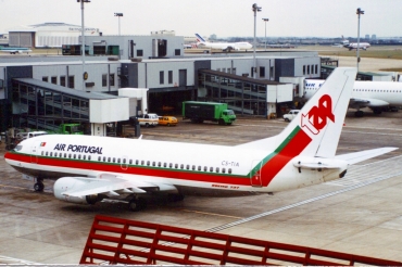 CS-TIA (24364) 1988 Boeing 737-382