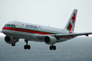 CS-TNG (945) 1998 Airbus A320-214