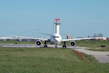 CS-TOE (305) 1999 Airbus A330-223