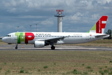 CS-TNH (960) 1999 Airbus A320-214